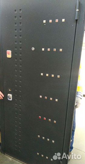 Дверь входная металлическая новая