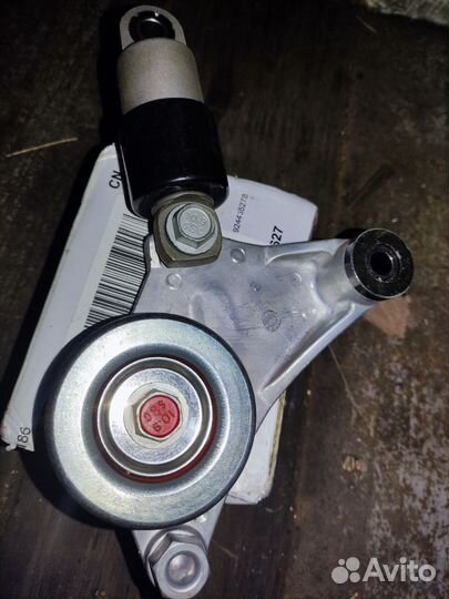 Натяжной ролик приводного ремня