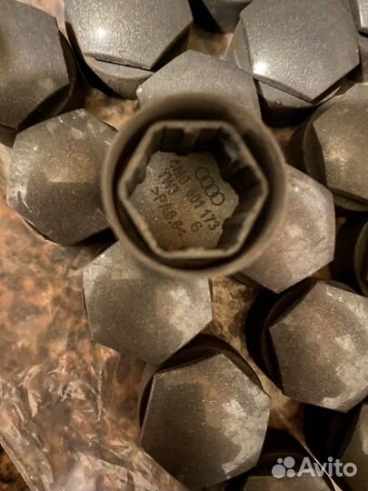 Колпачки колесных болтов Audi 4M0601173