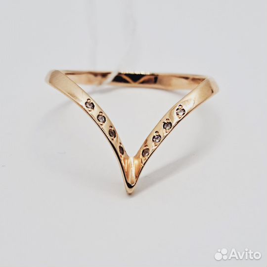 Золотое кольцо с камнем 18р