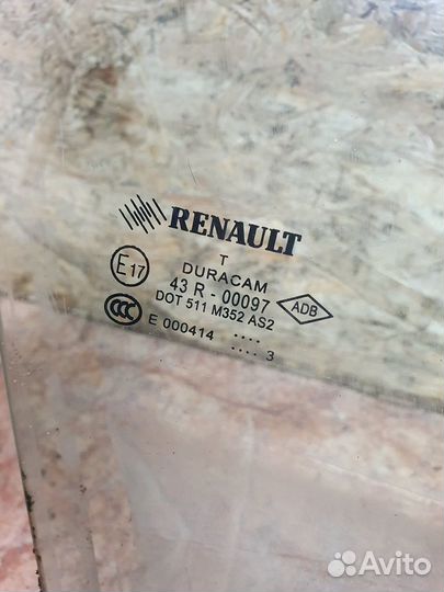 Стекло двери переднее правое Renault Megane III 20