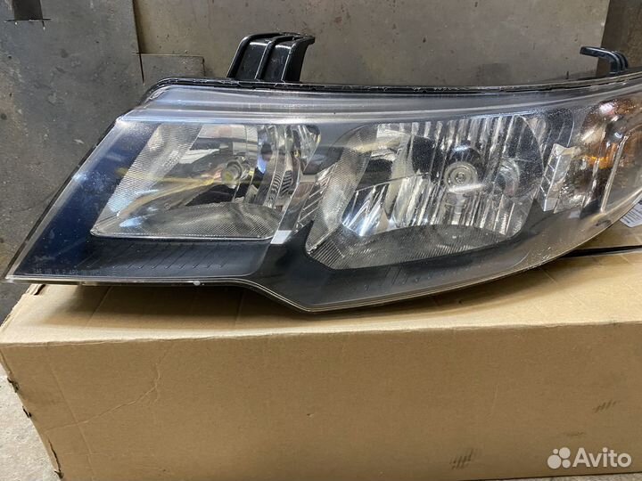 Фара левая kia cerato II