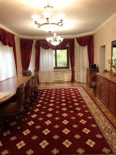 Дом 375 м² на участке 15 сот.