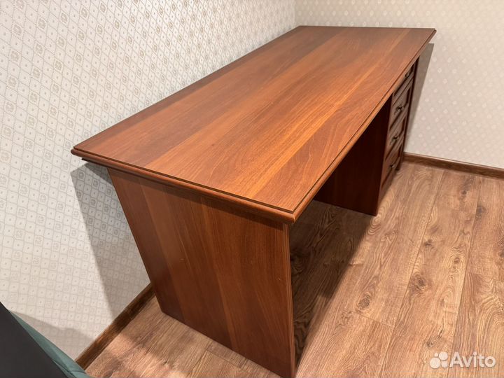 Письменный стол