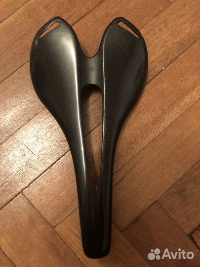 Седло для велосипеда карбоновое