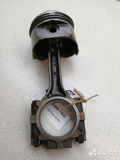 Поршень с шатуном правый Mitsubishi Diamante F31A