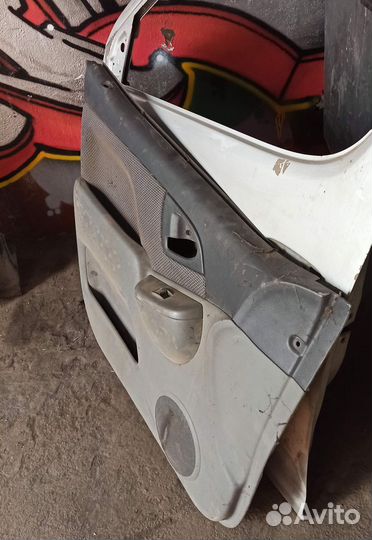 Дверь передняя левая Toyota Funcargo NCP20/25