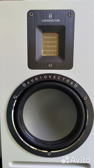 Полочная акустика Audiovector QR 1 White Silk