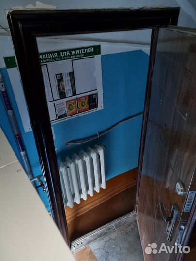 Дверь входная металлическая правая бу