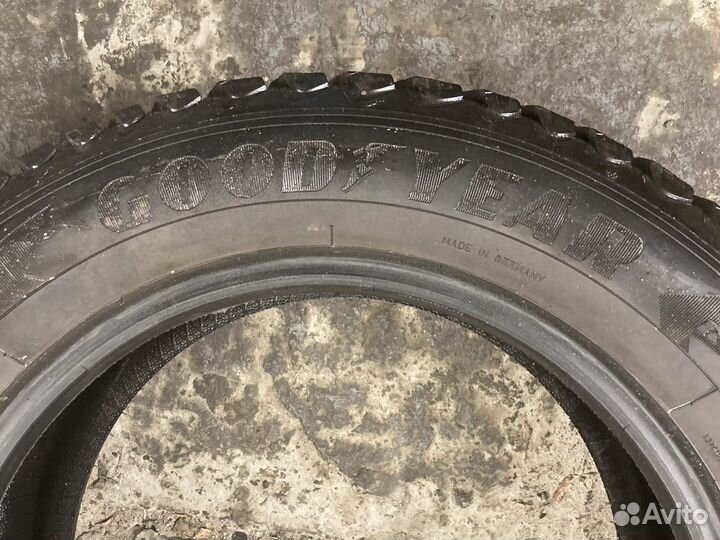 Goodyear Ultragrip Ice Arctic 215/65 R17 99T