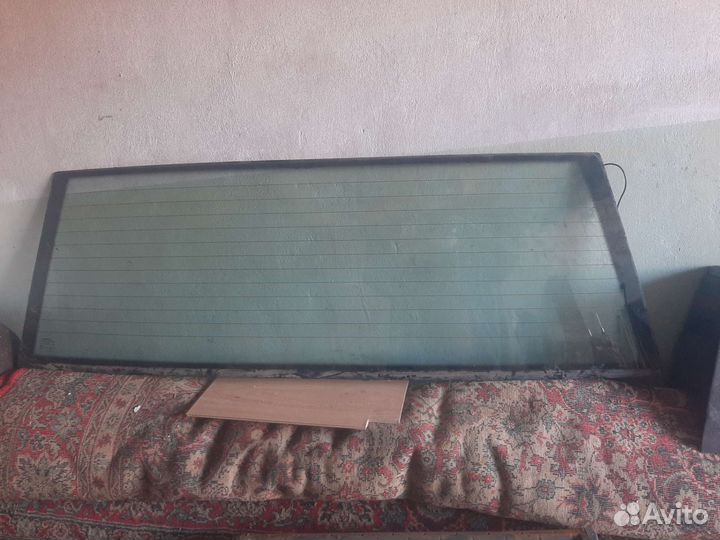 Стекло заднее