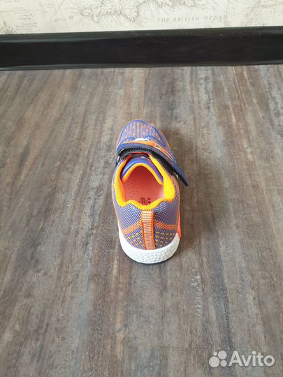 Кроссовки детские новые