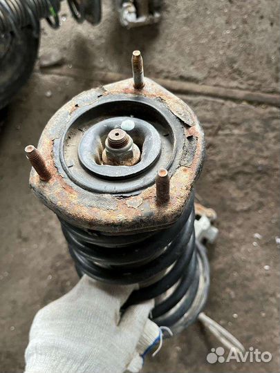 Амортизатор задний левый Toyota Camry V40 3,5