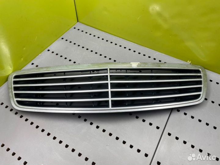 Решетка радиатора Mercedes S W220 M112.944 3.2