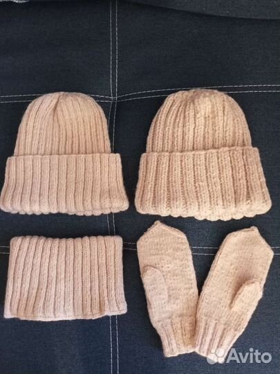 Вязаный комплект шапки, снуд и варежки