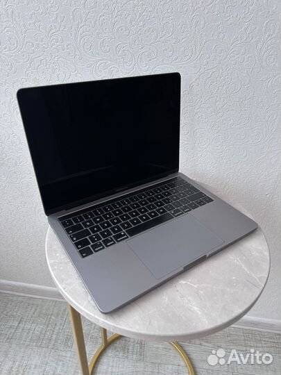 Маcbоok Pro 13 2018 i5/8/256