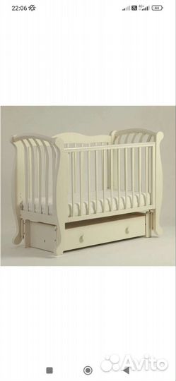 Детская кроватка с маятником