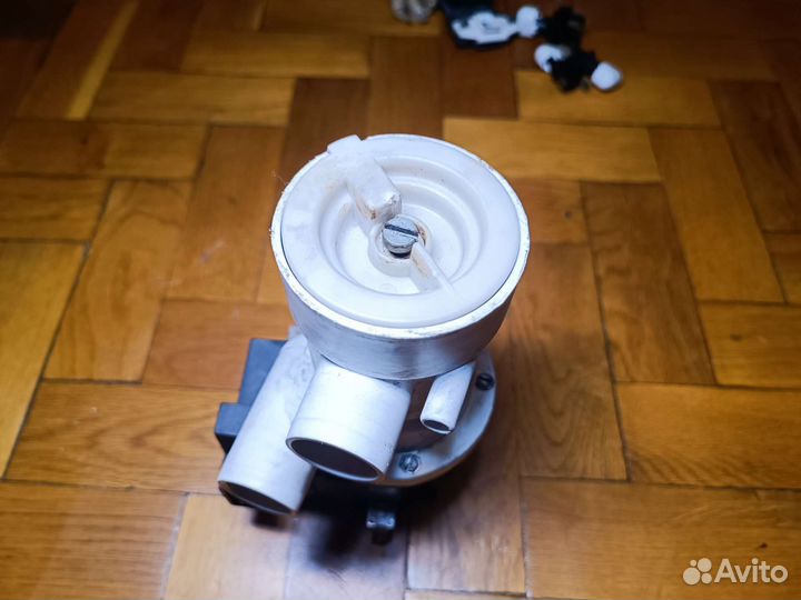 Сливной насос Indesit