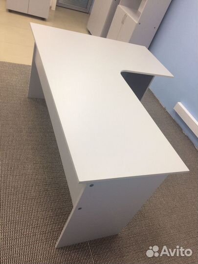 Стол угловой офисный