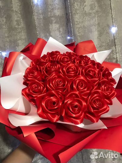 Букеты к 8 марта из атласной ленты