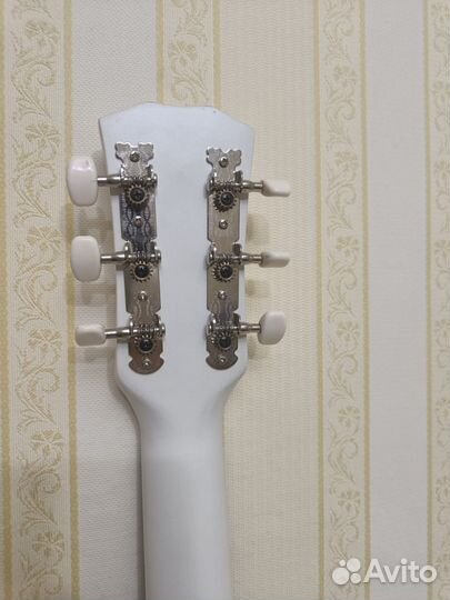 Акустическая гитара