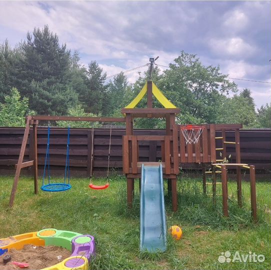 Детский игровой комплекс с горкой, качелями