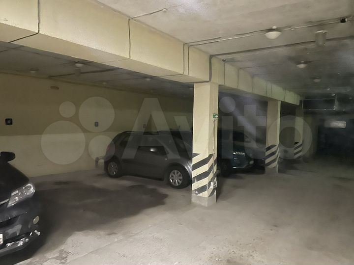 Машиноместо, 20 м²