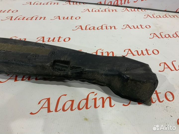 Уплотнитель крыла передний правый Ford Focus 3