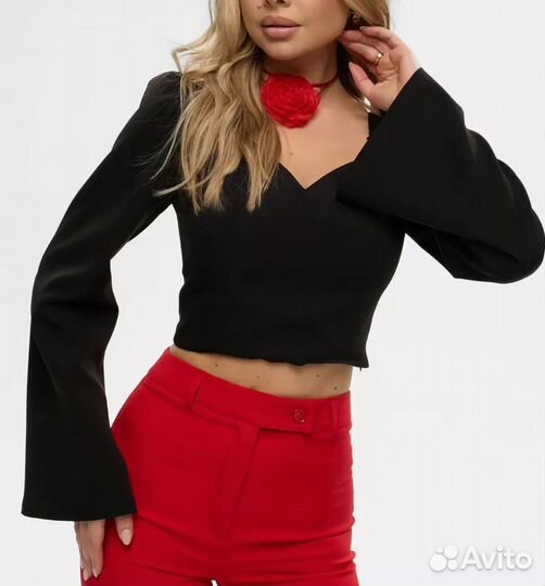 Укороченная нарядная блузка