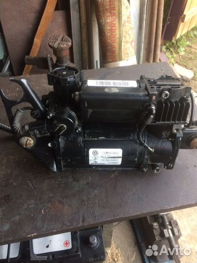 Компресор пневмоподвески touareg 1 2007г
