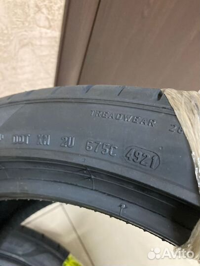 Pirelli P Zero PZ4 255/40 R22 103V