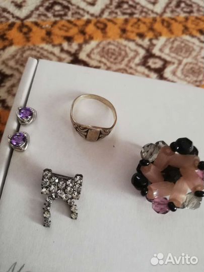 Броши, серьги