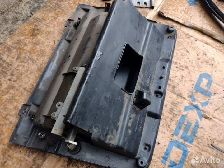 Бардачок Nissan Maxima A32