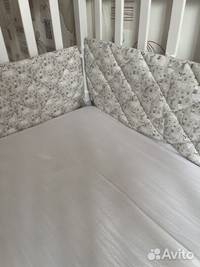 Детская кроватка с универсальным маятником