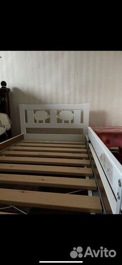 Детская кровать с бортиком и матрасом