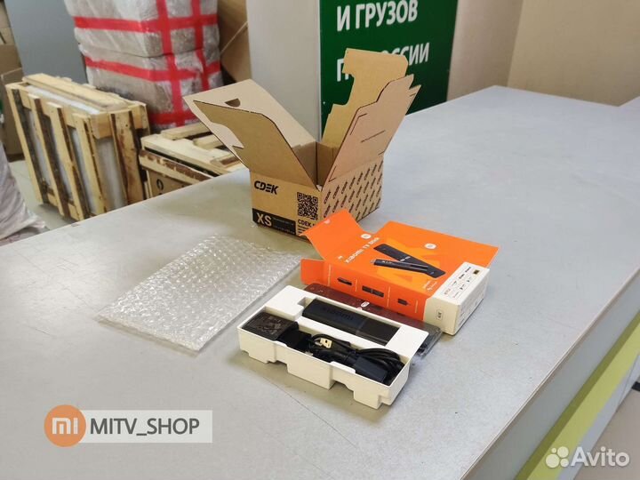 Приставка Xiaomi MI TV Stick 4K (3500 каналов)