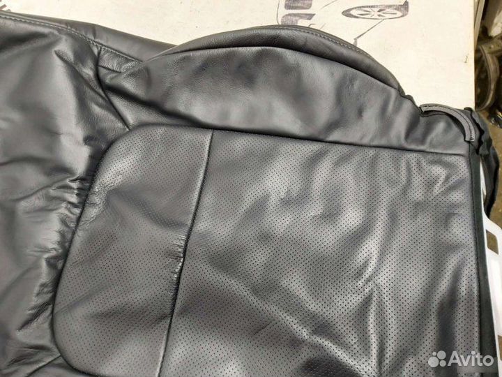 Обивка сиденья правая Toyota Land Cruiser 200