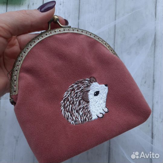 Кошелёк с фермуаром и вышивкой ручной работы