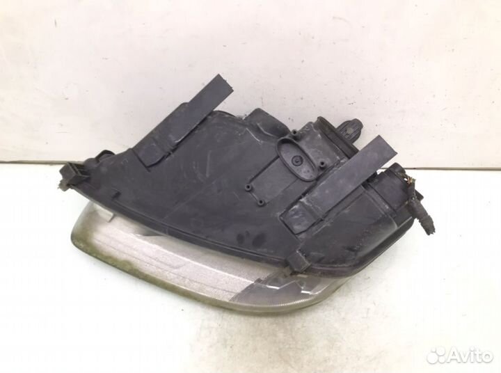 Фара правая Ford C-Max 2.0 tdci 2008