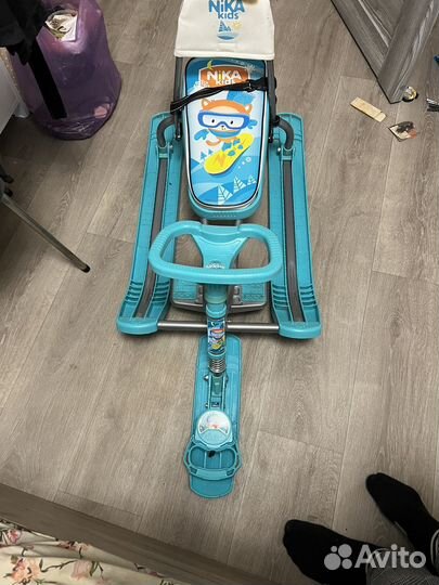 Детский снегокат бу со спинкой и ручкой