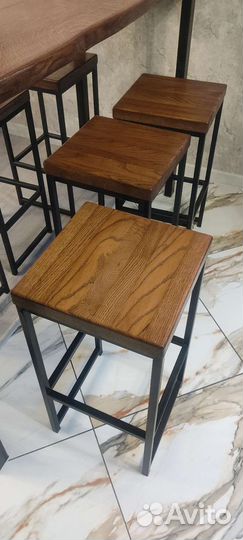 Барный стол и стулья дуб