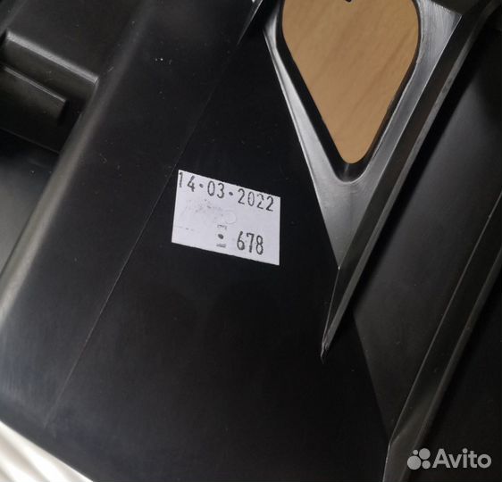 Кронштейн переднего бампера левый Touareg