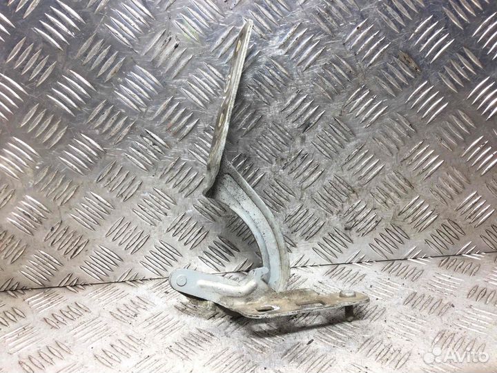 Петля капота левая Renault Megane 8343690 K4M700