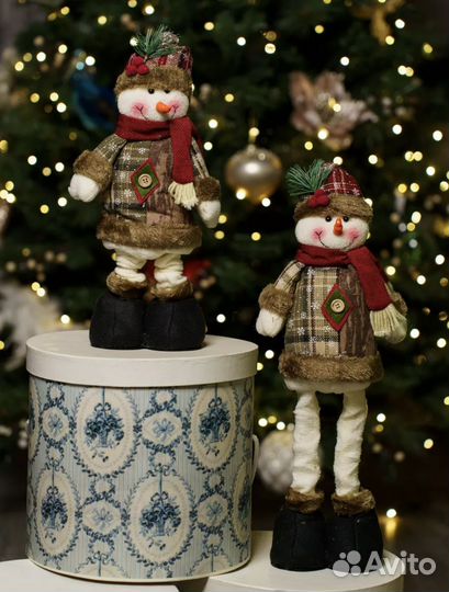 Снеговик под елку