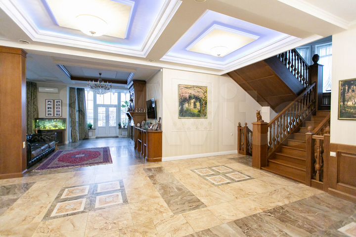 Дом 840 м² на участке 18 сот.