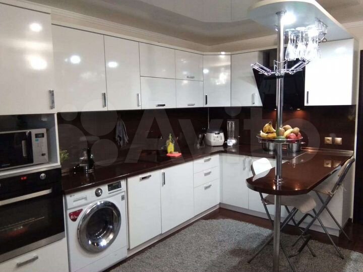 3-к. квартира, 80 м², 13/16 эт.