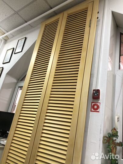 Жалюзийные двери для гардеробных, шкафов (массив)
