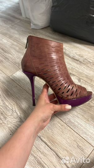 Продам босоножки TJ Collection