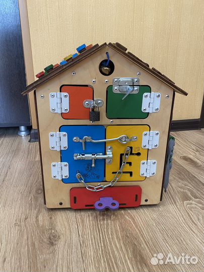 Бизиборд домик