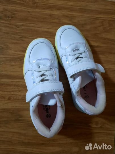 Кроссовки для девочки